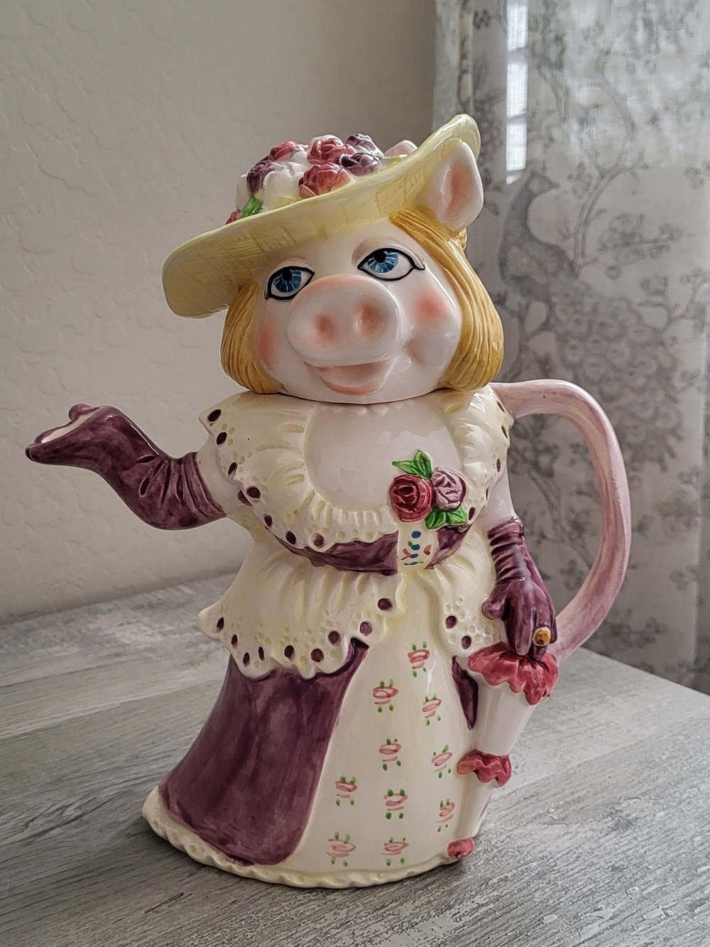 Miss Piggy Sigma Beauty Pink Teapot